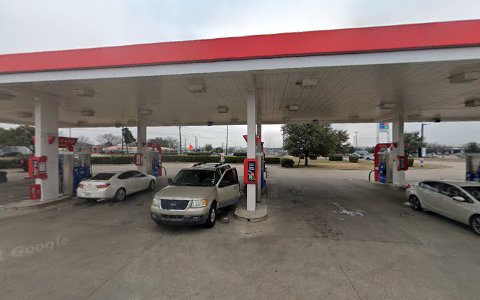 Gas Station «Exxon», reviews and photos, 2821 S Walton Walker Blvd, Dallas, TX 75211, USA