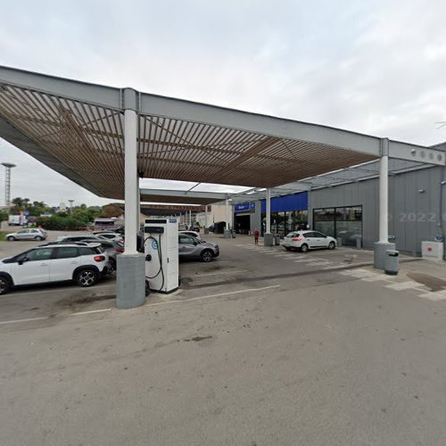 Borne de recharge de véhicules électriques EVzen Station de recharge Nîmes