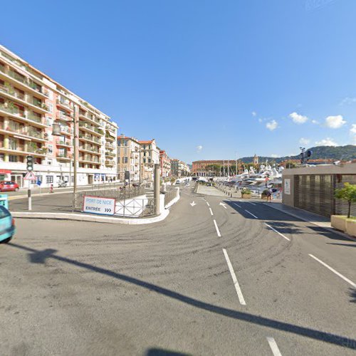 Borne de recharge de véhicules électriques Port Lympia Charging Station Nice