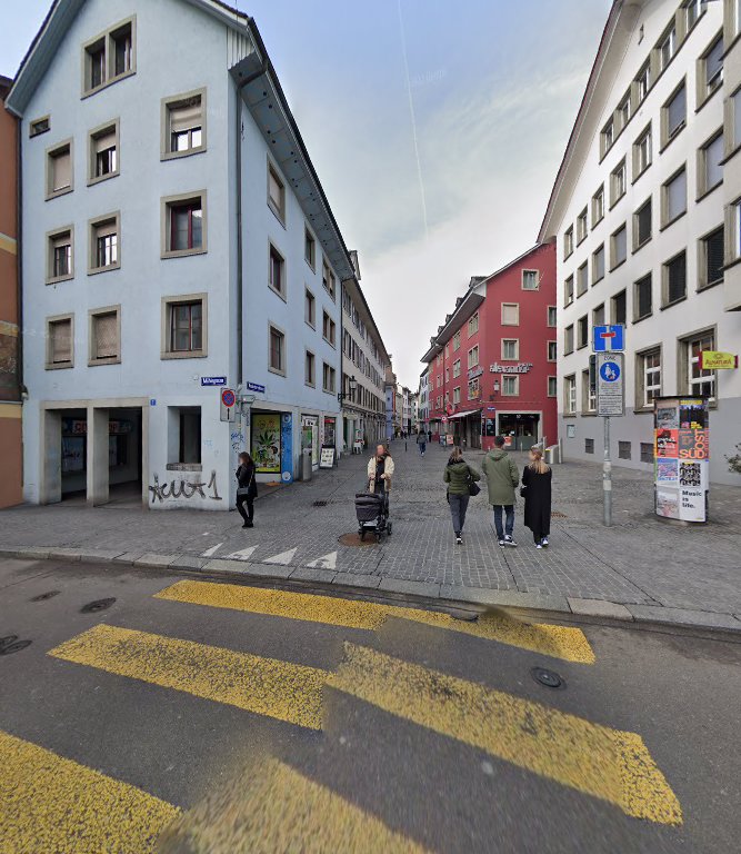 In the heart of Zurich - pedestrian area - close to central, main train station and riverside
