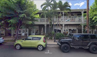 Amanda Burns - Pet Food Store in Lahaina Hawaii