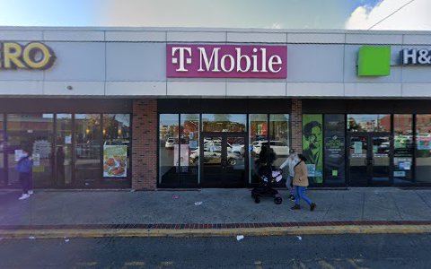 Cell Phone Store «T-Mobile», reviews and photos, 173 Border St, East Boston, MA 02128, USA