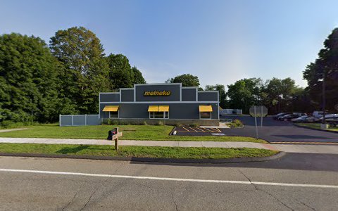 Auto Repair Shop «Meineke Car Care Center», reviews and photos, 493 Norwich Ave, Colchester, CT 06415, USA