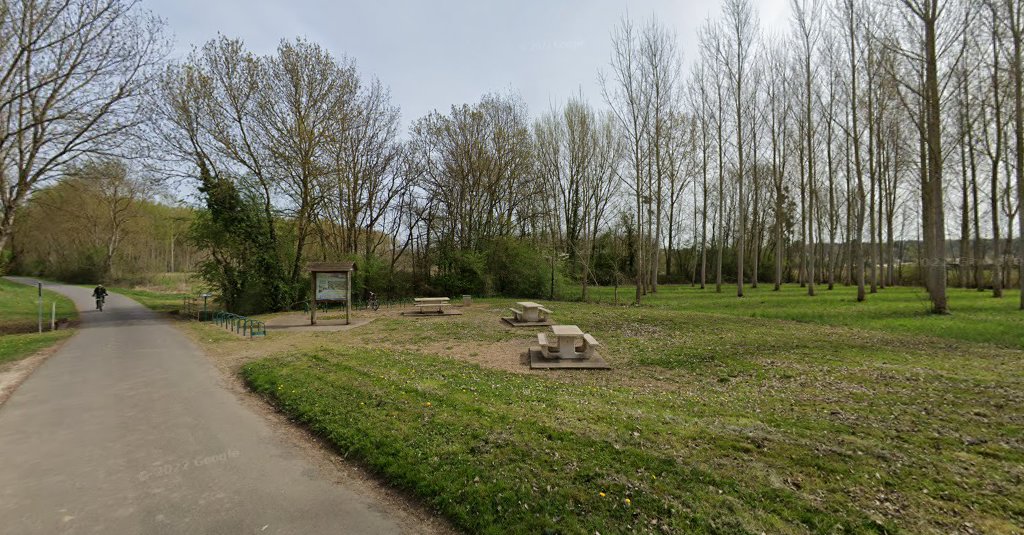 aire de stationnement camping cars à Saint-Genouph (Indre-et-Loire 37)
