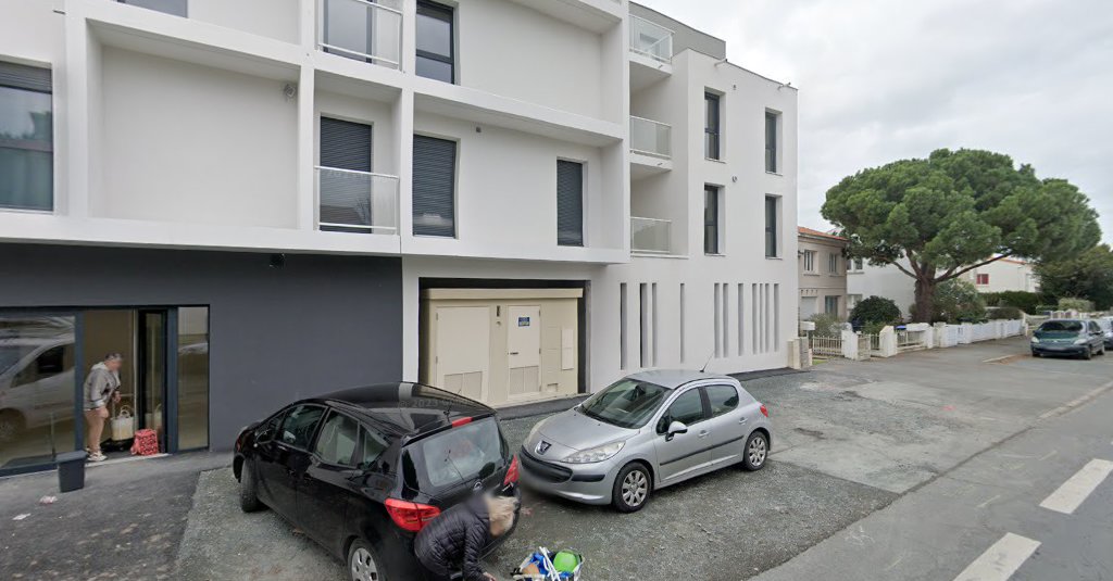 Clémence MELLET iad Immobilier à Aytré (Charente-Maritime 17)