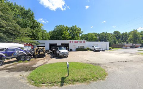 Auto Repair Shop «R & M Used Tire & Auto Repair», reviews and photos, 3985 George Washington Mem Hwy, Hayes, VA 23072, USA