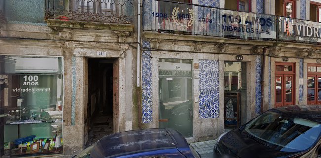 Rua dos Caldeireiros 221, 4050-141 Porto, Portugal
