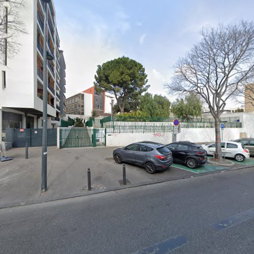 Borne de recharge de véhicules électriques larecharge Station de recharge Marseille