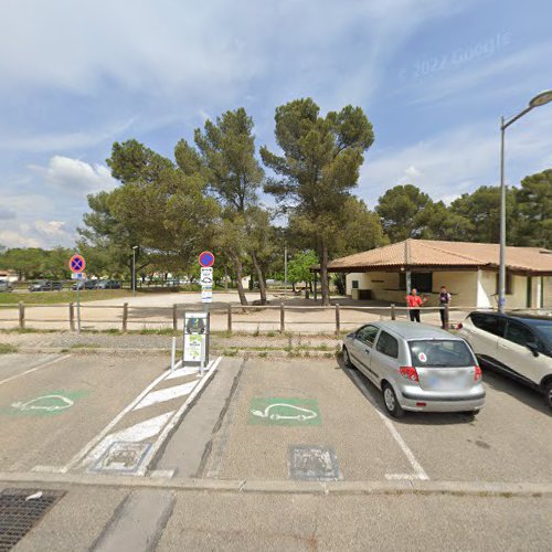 Borne de recharge de véhicules électriques RÉVÉO Charging Station Castelnau-le-Lez