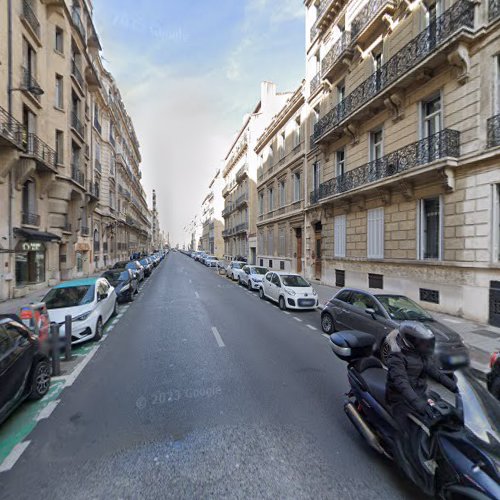 Borne de recharge de véhicules électriques larecharge Station de recharge Marseille