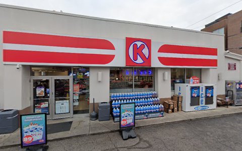 Gas Station «Circle K», reviews and photos, 801 W Addison St, Chicago, IL 60613, USA