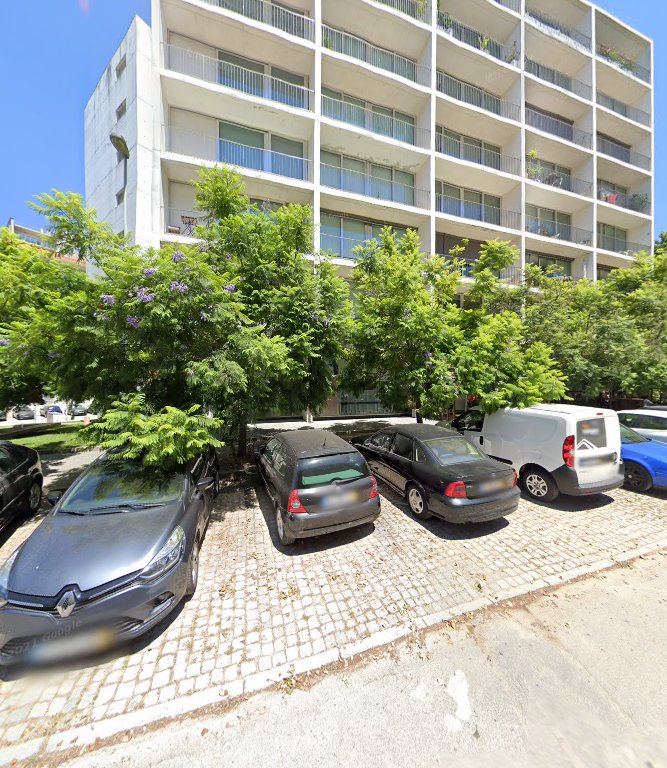 Casas Brancas - Modern Apartment with Balcony
