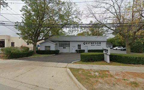 Auto Body Shop «Gustafson Body Shop», reviews and photos, 23 W Maple Ave, Mundelein, IL 60060, USA