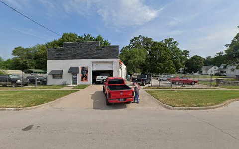 Auto Body Shop «Crash Magic Extreme Autobody», reviews and photos, 805 W Chase St, Springfield, MO 65803, USA