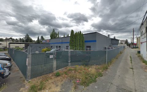 Auto Body Shop «Gerber Collision & Glass», reviews and photos, 327 N Montgomery Ave, Bremerton, WA 98312, USA