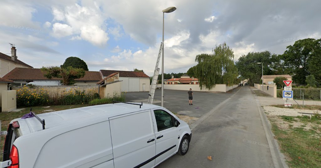aire de services et stationnement camping cars Salignac-sur-Charente