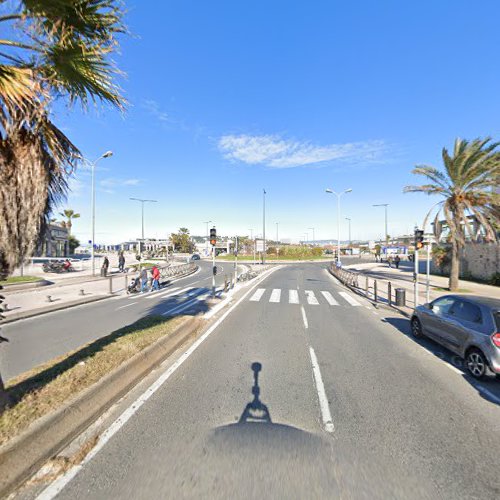Borne de recharge de véhicules électriques PitPoint Charging Station Marseille
