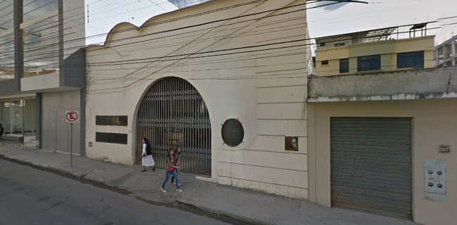 Calle, Ramón Pinto 343, y, Ecuador