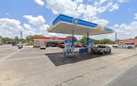 Gas Station «Valero», reviews and photos, 1318 2nd St, Pleasanton, TX 78064, USA