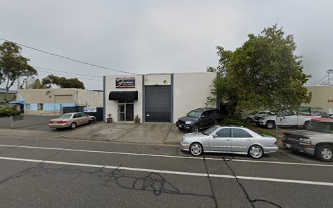 Auto Body Shop «Fischers Auto Body», reviews and photos, 2475 Bluebell Dr, Santa Rosa, CA 95403, USA