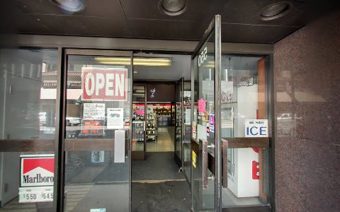 Liquor Store «Rose Town Beverage», reviews and photos, 550 SW Washington St, Portland, OR 97204, USA
