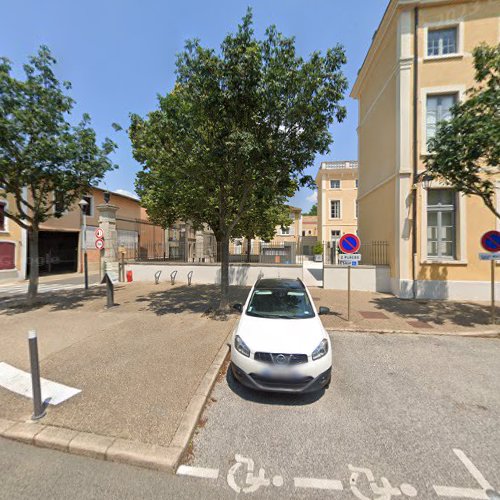 Borne de recharge de véhicules électriques Izivia Charging Station Saint-Symphorien-d'Ozon