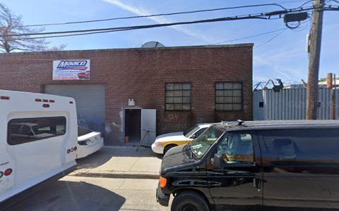 Auto Body Shop «Maaco Collision Repair & Auto Painting», reviews and photos, 63 Polk Ave, Hempstead, NY 11550, USA