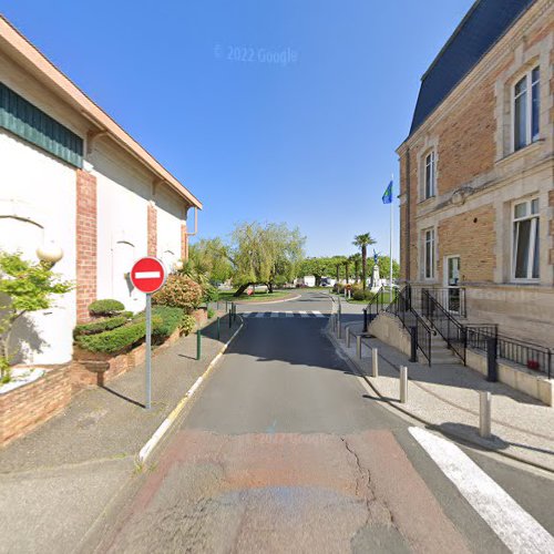 Borne de recharge de véhicules électriques SDEE Gironde Station de recharge Gujan-Mestras