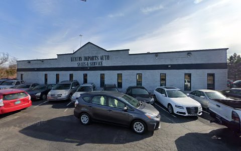 Used Car Dealer «Luxury Imports Auto Sales and Service», reviews and photos, 3975 W Algonquin Rd, Rolling Meadows, IL 60008, USA