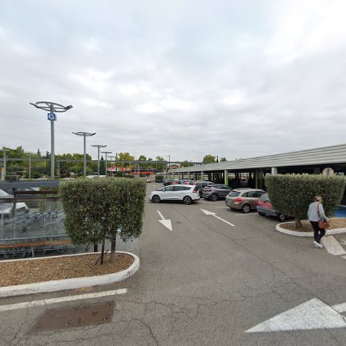 Borne de recharge de véhicules électriques Shell Recharge Charging Station Nîmes