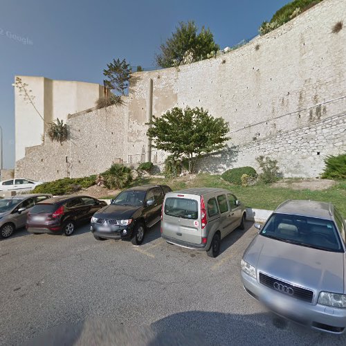 Borne de recharge de véhicules électriques EVzen Charging Station Marseille