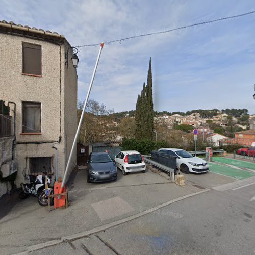 Borne de recharge de véhicules électriques Aix-Marseille Provence Métropole Charging Station Peypin