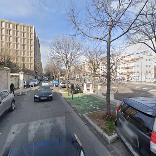 Borne de recharge de véhicules électriques TOTEM Station de recharge Marseille