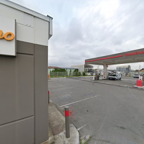 Borne de recharge de véhicules électriques TotalEnergies Charging Station Portet-sur-Garonne