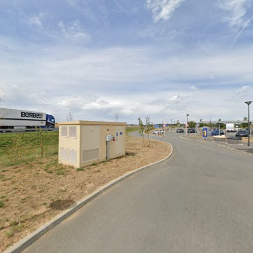 Borne de recharge de véhicules électriques IONITY Station de recharge Jaunay-Marigny