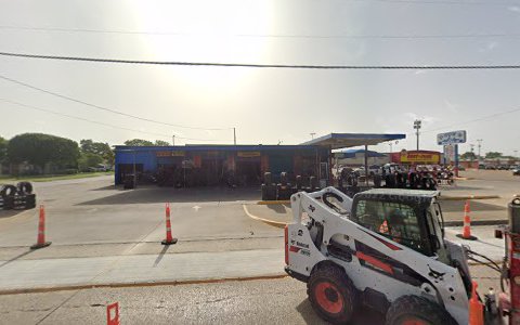Car Wash «D Town Tires & Carwash», reviews and photos, 1504 S Westmoreland Rd, Dallas, TX 75211, USA