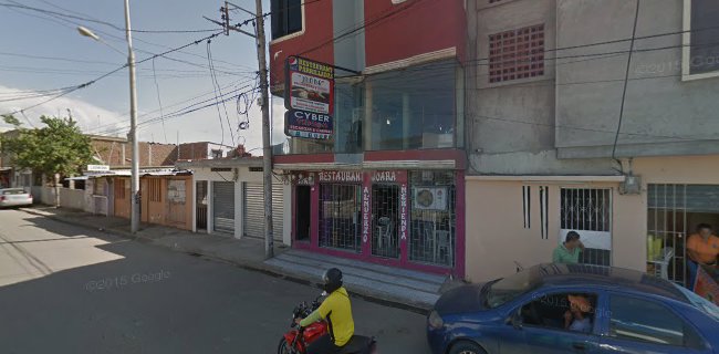 Farmacias Cruz, Manta La Pradera calle principal, junto al antiguo PAI... Diagonal a, Azúl, Ecuador