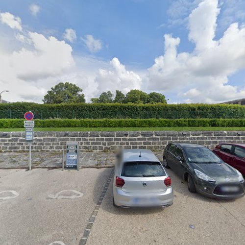 Borne de recharge de véhicules électriques Mouv'Oise Charging Station Chantilly