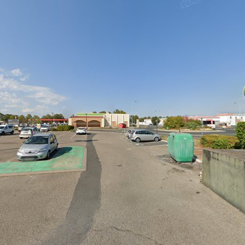 Borne de recharge de véhicules électriques Géant Casino Charging Station Villefranche-sur-Saône