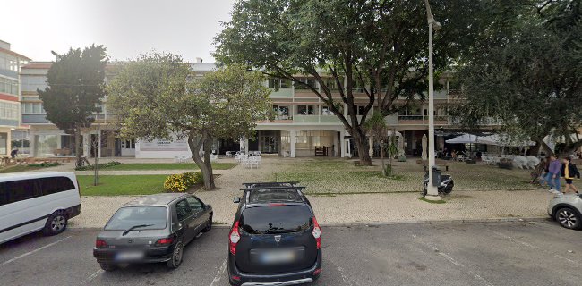 Praça Do Junqueiro 5 B, 2775-597 Carcavelos