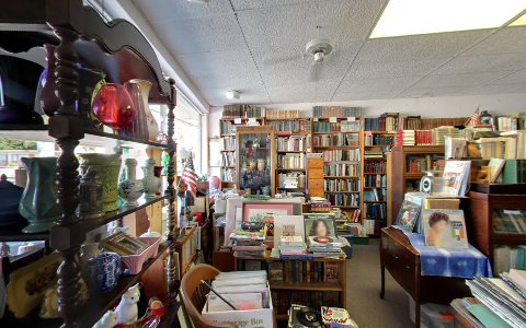 Book Store «Blue Moon Books Antiques & Music», reviews and photos, 1413 Cleveland St, Clearwater, FL 33755, USA
