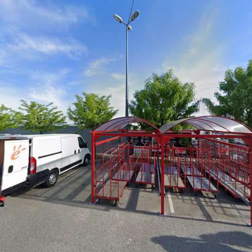 Borne de recharge de véhicules électriques Shell Recharge Charging Station Étoile-sur-Rhône