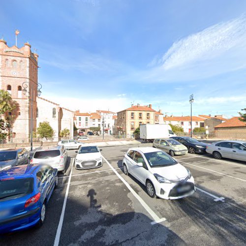 Borne de recharge de véhicules électriques RÉVÉO Charging Station Canet-en-Roussillon