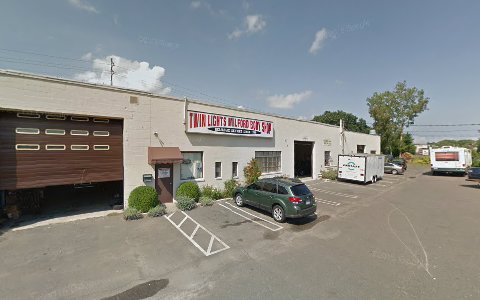 Auto Body Shop «Twin Lights Milford Body Shop», reviews and photos, 470 New Haven Ave, Milford, CT 06460, USA