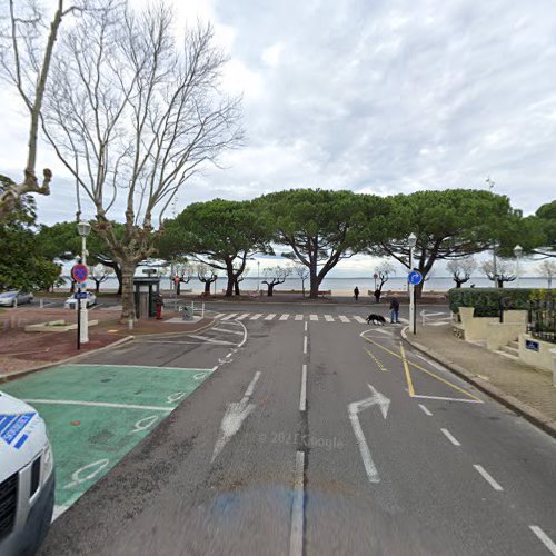 Borne de recharge de véhicules électriques SDEE Gironde Station de recharge Arcachon