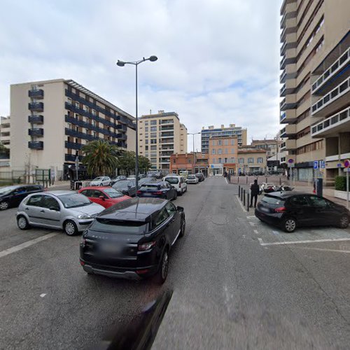 Borne de recharge de véhicules électriques LaRecharge Station de recharge Marseille
