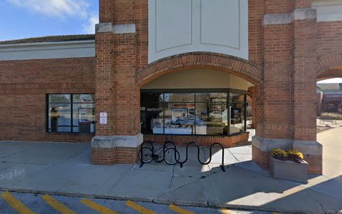 Cell Phone Store «Verizon Wireless», reviews and photos, 235 Waukegan Rd, Lake Bluff, IL 60044, USA