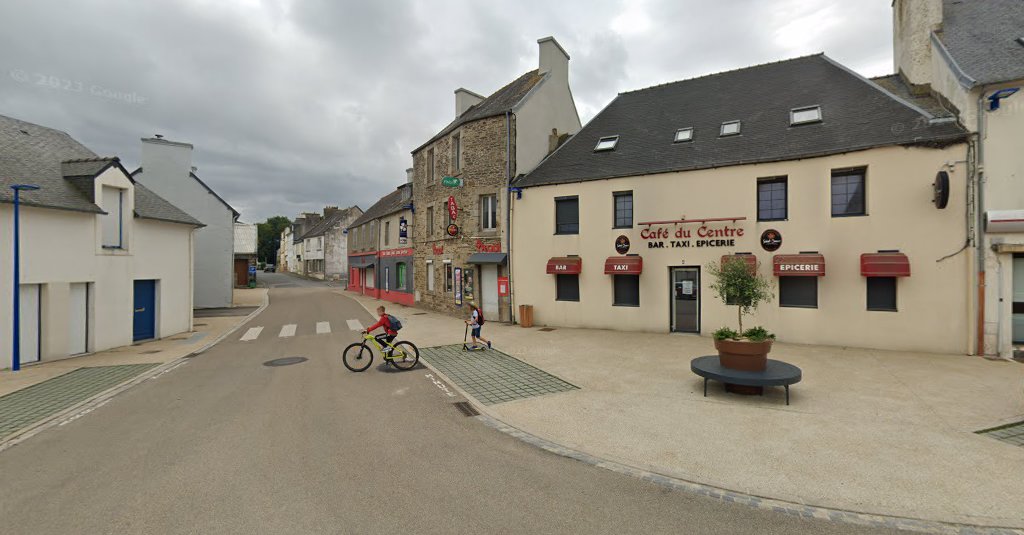 Café Du Centre Bar Taxi Epicerie à Plouvorn (Finistère 29)