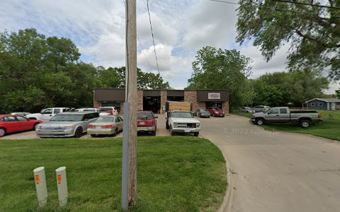Auto Repair Shop «TOM DAVIS AUTOMOTIVE», reviews and photos, 2107 Delaware Ave, Des Moines, IA 50317, USA