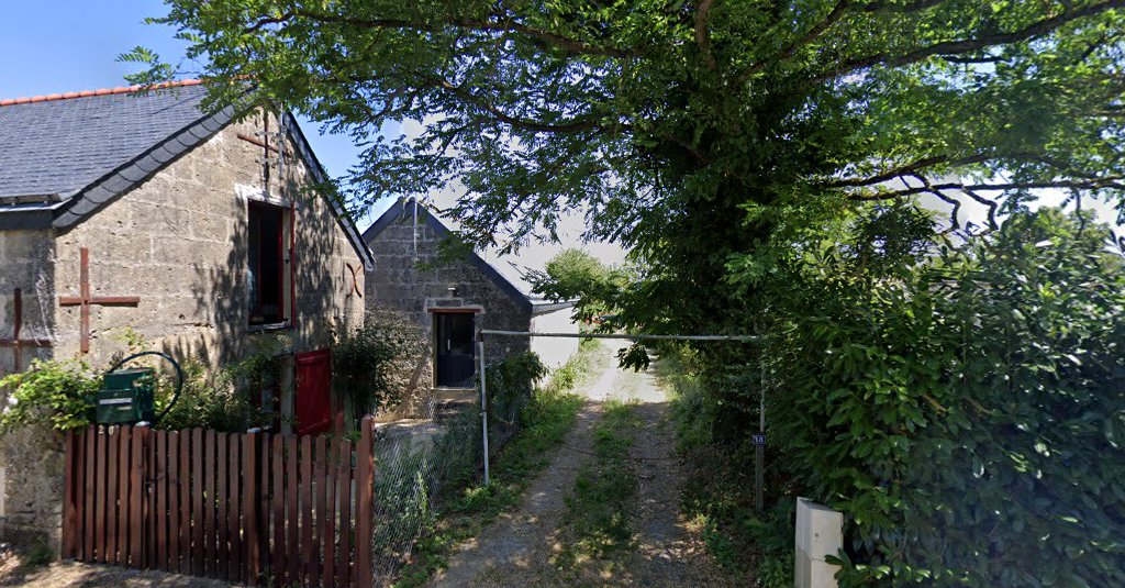 Maison de campagne, Gîte rouge à Doué-en-Anjou (Maine-et-Loire 49)